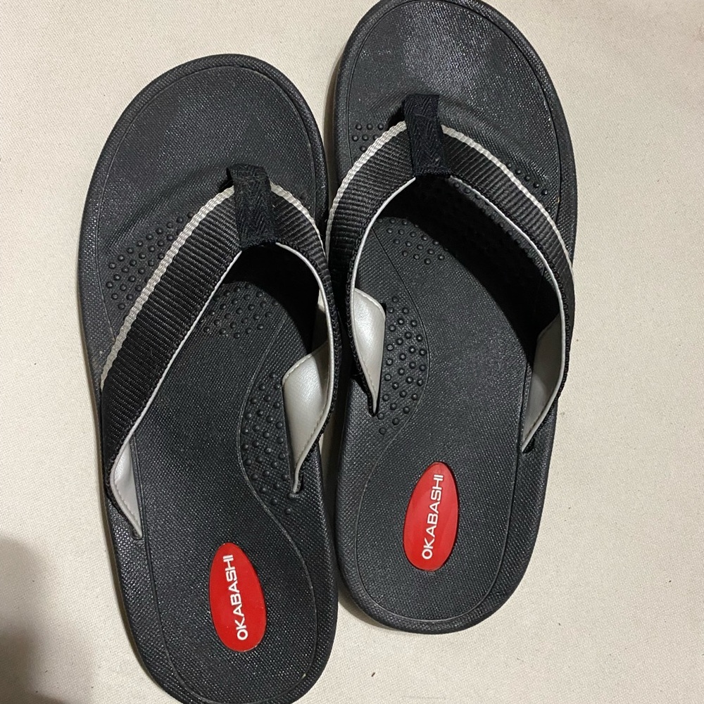 Nwot okabashi thong slipper sandal Large